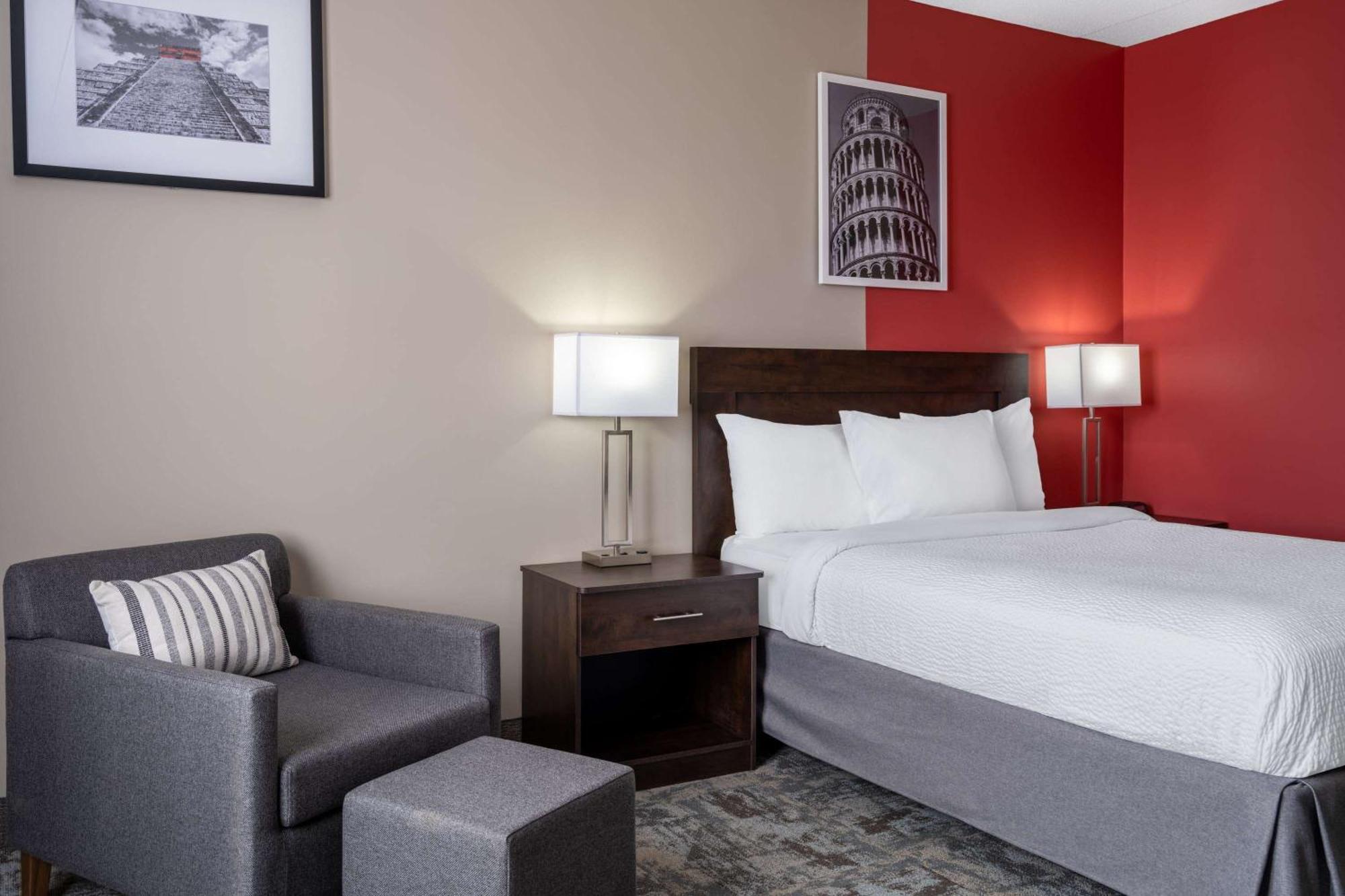 Ramada By Wyndham Thunder Bay Airlane Hotel Exterior photo